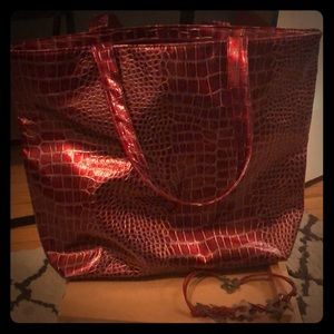 Tote bag and necklace